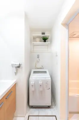 a laundry room with a washer and dryer at \u5343\u5c0b 130t in Tokyo