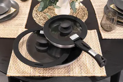 a pot on top of a table with a table cloth at \u5922\u306e\u5bbf \u685c\u96c51F 131Ta in Tokyo