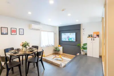 a dining room with a table and chairs at \u5922\u306e\u5bbf \u685c\u96c51F 131Ta in Tokyo
