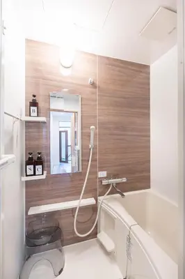 a bathroom with a tub and a sink and a mirror at \u5922\u306e\u5bbf \u685c\u96c52F-3F 131Tb in Tokyo
