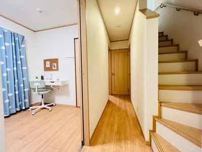 an office with stairs and a mirror in a room at Ikebukuro\u99c5\u304b\u3089\u5f92\u6b698\u5206\u6700\u59278\u4eba\u6728\u6728\u65e7\u9928 in Tokyo