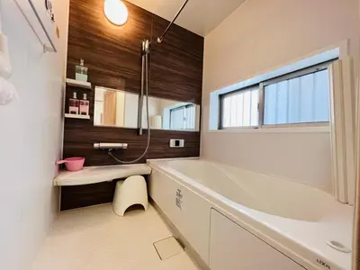 a bathroom with a tub and a sink at Ikebukuro\u99c5\u304b\u3089\u5f92\u6b698\u5206\u6700\u59278\u4eba\u6728\u6728\u65e7\u9928 in Tokyo
