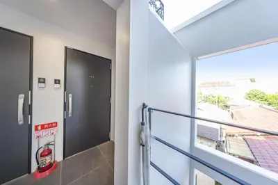 a hallway with a door and a window at 401 Direct to Narita Haneda 5-minute walk from Keikyu Kamata Station with kitchen, ideal for telework, apartment in Tokyo