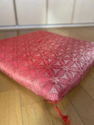 a red rug sitting on a wooden floor at Pearl Heights 301 suit room, Easy access to Ikebukuro Shinjuku Station in Tokyo