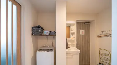 a small bathroom with a toilet and a sink at \u3055\u304f\u3089\u65c5\u9928\u9ad8\u5186\u5bfa\u5317\u5343\u5229\u4f11101\u53f7\u5ba4 in Tokyo