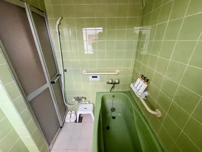 a bathroom with a green tub and a toilet at GU Hotel Traditional Japanese-Style House in Tokyo15 Minutes by Train from Shinjuku Sleeps Up to 10 Guests in Tokyo