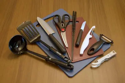 a group of kitchen utensils sitting on top of a table at \u9daf\u8c37 \u5bdb\u6c38\u5bfa\u5742\u30cf\u30a4\u30e0902 in Tokyo