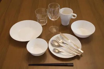 a table with white plates and silverware and glasses at \u9daf\u8c37 \u5bdb\u6c38\u5bfa\u5742\u30cf\u30a4\u30e0902 in Tokyo