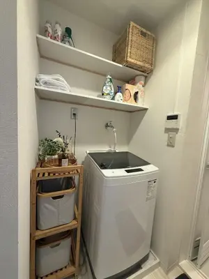 a laundry room with a sink and a washing machine at SKY inn 1F in Tokyo