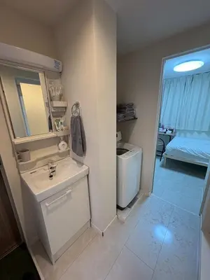 a bathroom with a sink and a mirror and a toilet at \u3055\u304f\u3089\u65c5\u9928\u9ad8\u5186\u5bfa\u5317\u5343\u5229\u4f11102\u53f7\u5ba4 in Tokyo