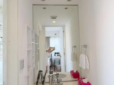a bathroom with a sink and a mirror at ReimiMondo 1107 in Tokyo