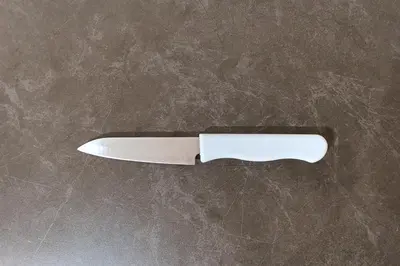 a white knife sitting on top of a table at Tomo House Yotsuya-Sanchome 101 - from 6 minutes station \u56db\u8c37\u4e09\u4e01\u76ee 101 \u99c5\u304b\u3089\u5f92\u6b696\u5206 in Tokyo