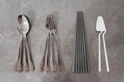 a group of utensils sitting on top of a table at Tomo House Yotsuya-Sanchome 101 - from 6 minutes station \u56db\u8c37\u4e09\u4e01\u76ee 101 \u99c5\u304b\u3089\u5f92\u6b696\u5206 in Tokyo