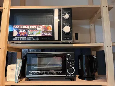 a microwave and a toaster oven on a shelf at \u306b\u3058\u3044\u308d\u90b8\u6771\u4eac\u5927\u5cf6\u99c5\u524d in Tokyo