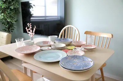 a table with blue and pink dishes on it at 長期割がお得 最大8名 2BR 55平米 東京駅電車10分 TDR スカイツリー好アクセス 駐車場予約 送迎有 HOTEL DREAM MUSIC Tōyōchō pastel in Tokyo