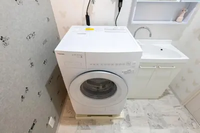 a white washing machine in a bathroom with a sink at 長期割がお得 最大8名 2BR 55平米 東京駅電車10分 TDR スカイツリー好アクセス 駐車場予約 送迎有 HOTEL DREAM MUSIC Tōyōchō pastel in Tokyo
