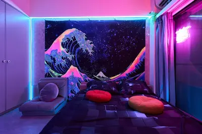 a room with a painting of a wave on the wall at Cyber Shinjyuku Tokyo Room in Tokyo