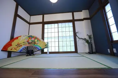 a room with a large window and a large rug at 長期割がお得 最大12名 2BR 70平米 東京駅電車10分 TDR スカイツリー好アクセス 駐車場予約 送迎有 HOTEL DREAM MUSIC Tōyōchō japanese-modern in Tokyo