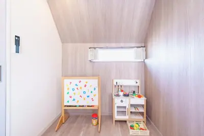 a small room with a painting and a shelf at Enjoy Meguro House in Tokyo