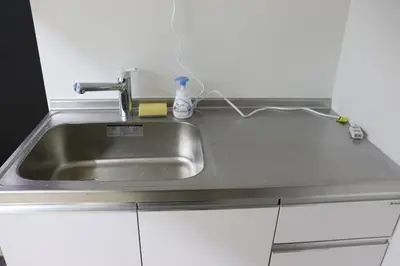 a stainless steel sink in a white kitchen at \u30d5\u30a7\u30a4\u30b9\u864e\u30ce\u95808\u968e in Tokyo