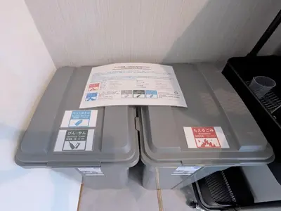 two plastic containers sitting on top of a shelf at Yoyogi 10min Walk Shinjuku&Shibuya 3bed in Tokyo