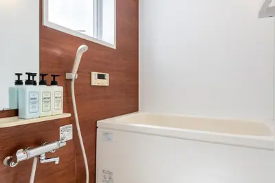 a bathroom with a white tub and a sink at \u30f4\u30a3\u30e9\u4ee3\u3005\u6728101 in Tokyo