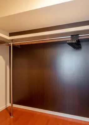 a closet with a dark brown wall and a fan at \u30f4\u30a3\u30e9\u4ee3\u3005\u6728101 in Tokyo