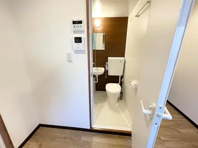 a bathroom with a toilet and a sink at M101 8mins from Ikebukuro sta 9min to Shinjuku byTrain in Tokyo