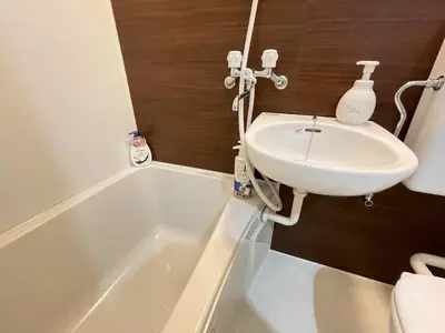 a bathroom with a sink and a bath tub at M102 8 mins from Ikebukuro sta9 min to Shinjuku by Train in Tokyo