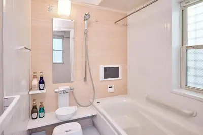a bathroom with a tub and a toilet and a sink at \u3068\u307e\u308a\u30fc\u3068Stay \u7acb\u4f1a\u5ddd Tomareat Stay Tachiaigawa in Tokyo