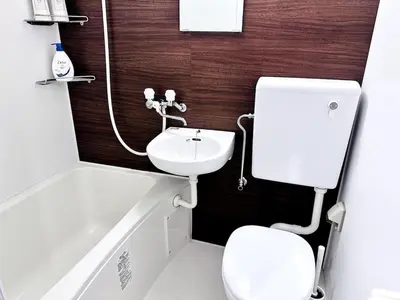 a small bathroom with a toilet and a sink at M205 8 mins from Ikebukuro sta 9 min to Shinjuku by Train in Tokyo