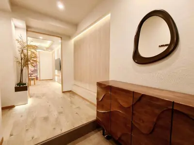 a dressing room with a mirror and a wooden dresser at A2 Shinjuku JR St 8 mins 3 bedrooms and 1 living room 2bathrooms 2toilets Max 12P Direct to Shinjuku Ueno Ginza Shibuya Ikebukuro Yoyogi Shinagawa \u65b0\u5bbf\u533a \u9ad8\u7530\u9a6c\u573a\u8f66\u7ad98\u5206\u949f 3\u5ba41\u53852\u6d74\u5ba42\u536b\u751f\u95f4 \u6700\u592712\u4eba in Tokyo