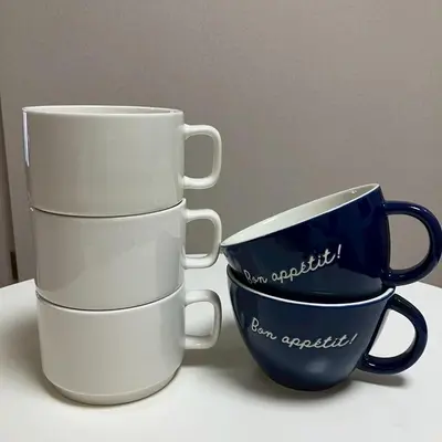 two coffee mugs are sitting on a table at \u83ef -Hana- in Tokyo