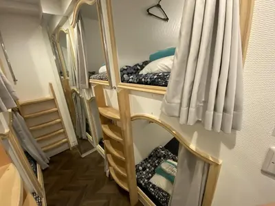 a room with three bunk beds in a room at \u8d64\u5742\u30db\u30b9\u30c6\u30eb in Tokyo