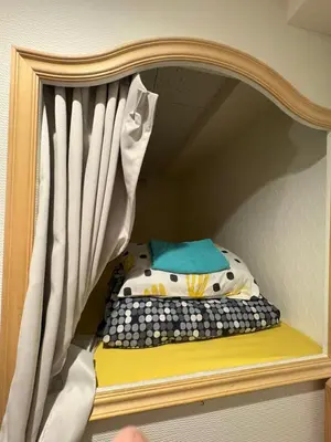 a bedroom with a bed in a mirror at \u8d64\u5742\u30db\u30b9\u30c6\u30eb in Tokyo
