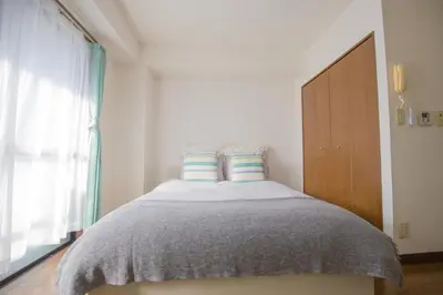 a bedroom with a bed with two pillows on it at \u6771\u4e2d\u91ce\u99c5\u5f92\u6b695\u5206 \u65b0\u5bbf\u307e\u306710\u5206 \u89b3\u5149\u30b7\u30e7\u30c3\u30d4\u30f3\u30b0\u30b0\u30eb\u30e1\u62e0\u70b9\u306e\u5feb\u9069\u30b9\u30c6\u30a4 EoL2 SoL2 in Tokyo
