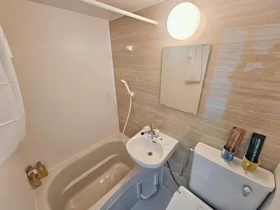 a bathroom with a sink and a tub and a toilet at \u6d45\u8349\u82b1\u65e5\u7f8e\u5c45 Asakusa Hanichi 202 Queen Bed Room, 4 min walk to Asakusa Temple, direct subway access to Narita and Haneda Airport in Tokyo