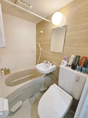 a bathroom with a toilet and a sink and a tub at 浅草花日美居 Asakusa Hanichi 206 Twin Bedroom Asakusa Temple 4 min walk Direct subway access to Narita and Haneda Airports Host's listings are all at the same address in Tokyo