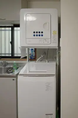 a machine sitting on top of a refrigerator in a kitchen at \u5317\u533a\u99d2\u8fbc\u99c5 \u8fd1\u30a2\u30d1\u30fc\u30c8 \u6700\u592710\u540dstay OK in Tokyo