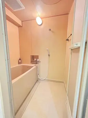 a bathroom with a bath tub and a shower at Ikebukuro\u4e2d\u5ddd4D-TS0035 in Tokyo