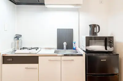 a kitchen with a sink and a microwave at \u30ec\u30b8\u30c7\u30f3\u30b7\u30e3\u30eb\u30b9\u30c6\u30fc\u30b8405 in Tokyo