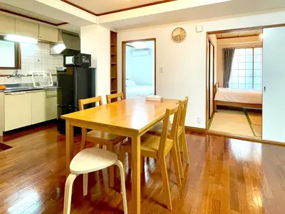 a kitchen and dining room with a wooden table and chairs at \u30a8\u30fc\u30c7\u30eb\u30ef\u30a4\u30b9 Edelweiss in Tokyo
