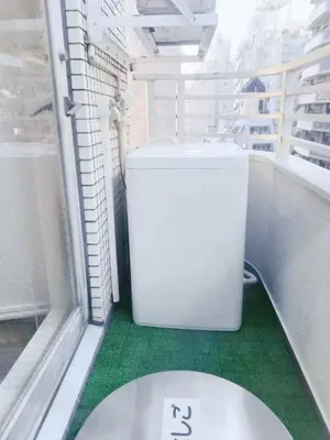 a white toilet in a room with a window at Ikebukuro Center#sunny#\u6c60\u888b\u4e2d\u5fc3\u5730\u5e26#\u9633\u5149\u516c\u5bd3#\u8f66\u7ad9\u6b65\u884c5\u5206#\u9ad8\u901f\u65e0\u9650\u5236\u7f51\u8def#\u65b0\u88c5\u4fee\u9ad8\u7ea7\u516c\u5bd3#\u5927\u697c\u4e00\u5c42\u5165\u53e3\u81ea\u52a8\u9632\u76d7\u4e0a\u9501\u95e8#\u4e1c\u5efa805 in Tokyo