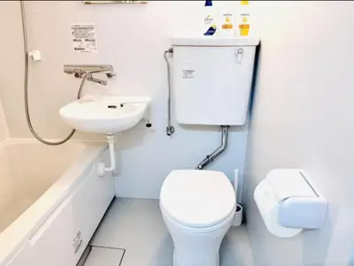 a small bathroom with a toilet and a sink at \u6771\u4eac\u90fd\u5fc3\u5b8c\u5168\u8cb8\u5207 \u6620\u753b\u5ba4\u6c60\u888b\u96fb\u8eca6\u5206\u65b0\u5bbf\u6e0b\u8c37\u76f4\u901aWiFI \u9577\u671fOK WAGAMAMA\u5c0f\u7af9\u5411\u539fFUJI 101\u5ba4 in Tokyo