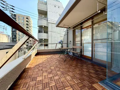 a balcony with a table on top of a building at \u7af9\u5185\u30d3\u30eb301 in Tokyo