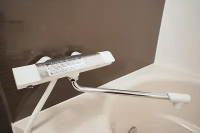 a white toilet with a white handle in a bathroom at Tomo House Yotsuya-Sanchome 201 - from 6 minutes station \u56db\u8c37\u4e09\u4e01\u76ee 201 \u99c5\u304b\u3089\u5f92\u6b696\u5206 in Tokyo