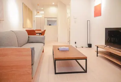 a living room with a couch and a coffee table at japan House\u30b9\u30ab\u30a4\u30c4\u30ea\u30fc\u99c5\u5f92\u6b695\u5206\u30f4\u30a3\u30e9\u8cb8\u5207 2\u53f7\u9928 in Tokyo