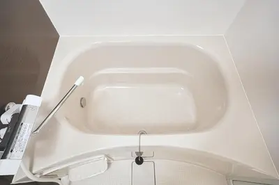 a white bath tub in a bathroom with a sink at Tomo House Yotsuya-Sanchome 301 - from 6 minutes station \u56db\u8c37\u4e09\u4e01\u76ee 301 \u99c5\u304b\u3089\u5f92\u6b696\u5206 in Tokyo