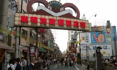 a busy city street with people walking down the street at \u4e09\u7530\u7dda\u897f\u5de3\u9d28\u99c5\u5f92\u6b692\u5206 \u6238\u5efa\u3066 4LDK \u6c60\u888b13\u5206 2 min to Nishisugamo station 30 min to Shibuya 4LDK in Tokyo