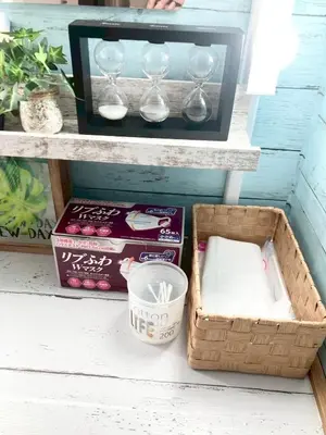a box of empty wine glasses and a box of milk at Tomo House \u897f\u65b0\u5bbf\u4e94\u4e01\u76ee\u30a2\u30d1\u30fc\u30c8 301 in Tokyo